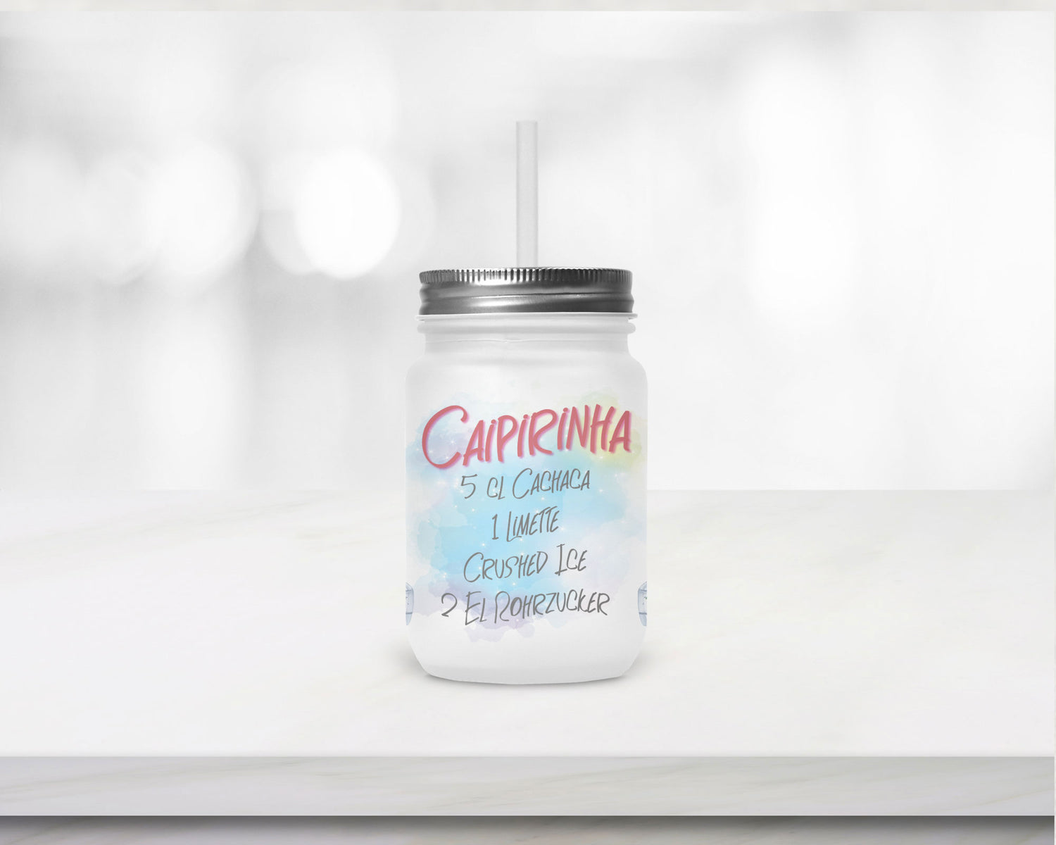 Henkelglas mit Deckel, Trinkhalm und Caipirinha-Rezept