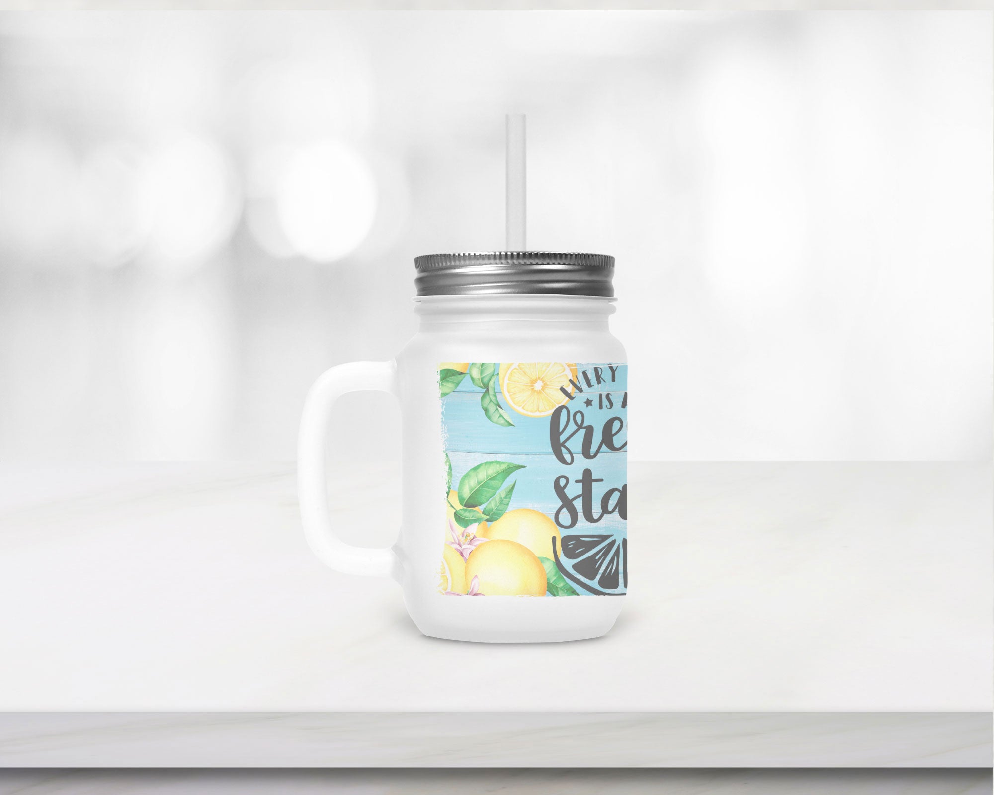 Henkelglas mit Deckel und Trinkhalm Start every Day