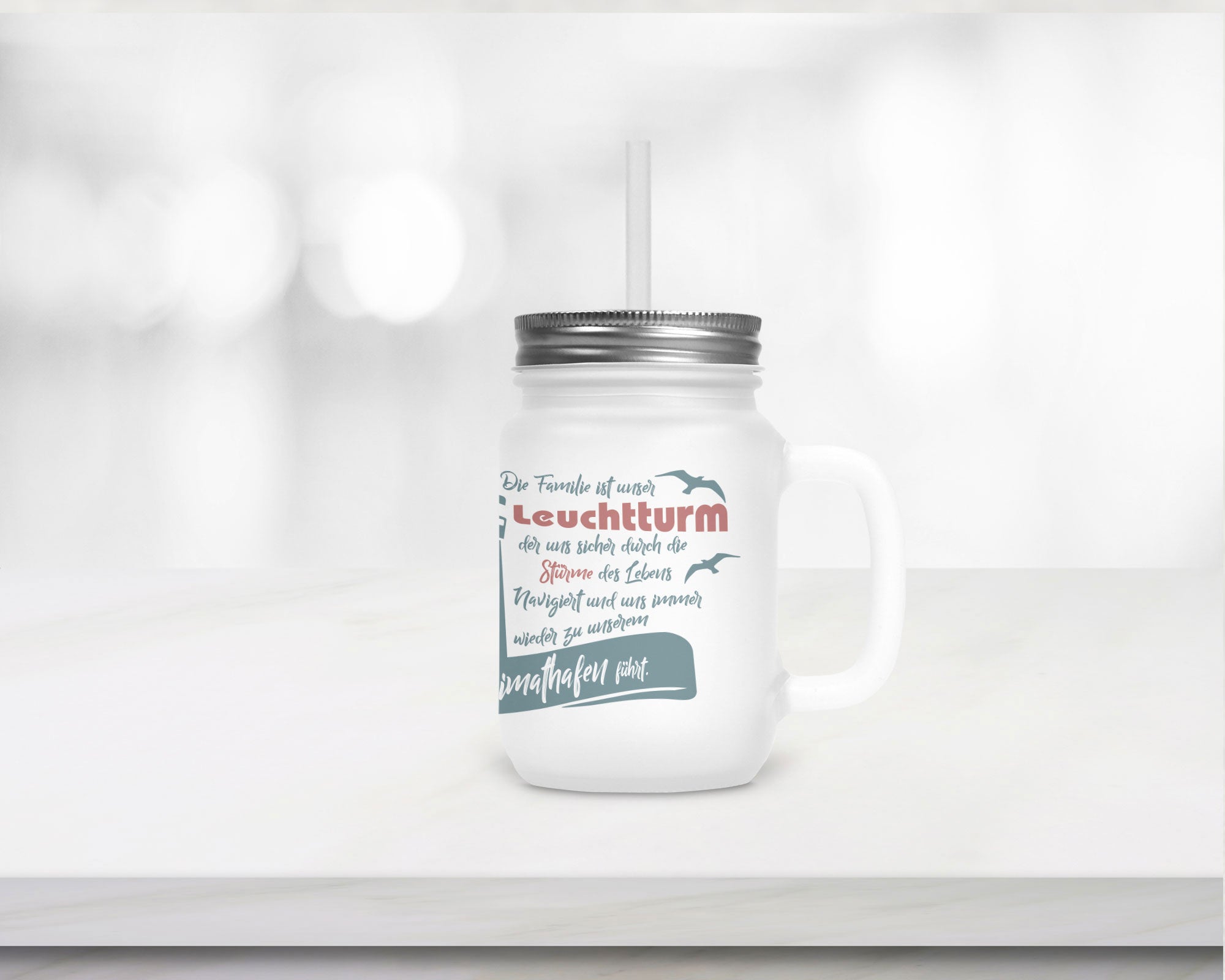 Henkelglas mit Deckel und Trinkhalm Die Familie ist unser Leuchtturm