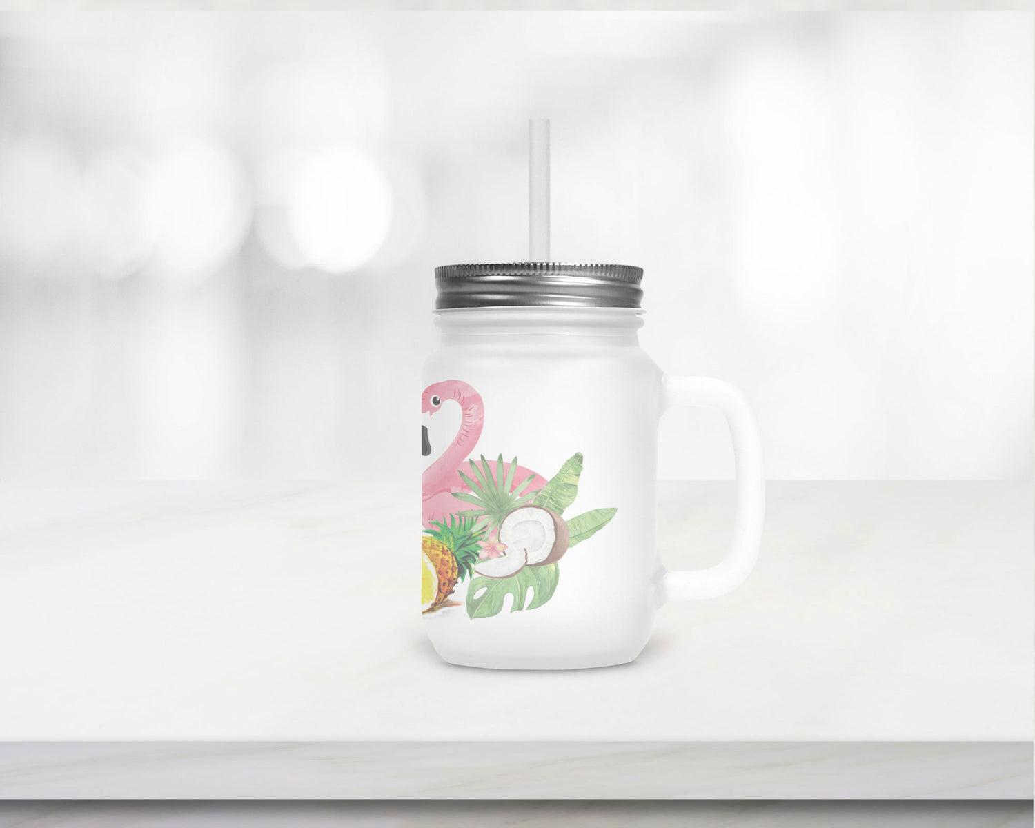 Henkelglas mit Deckel, Trinkhalm und Pina Colada-Rezept