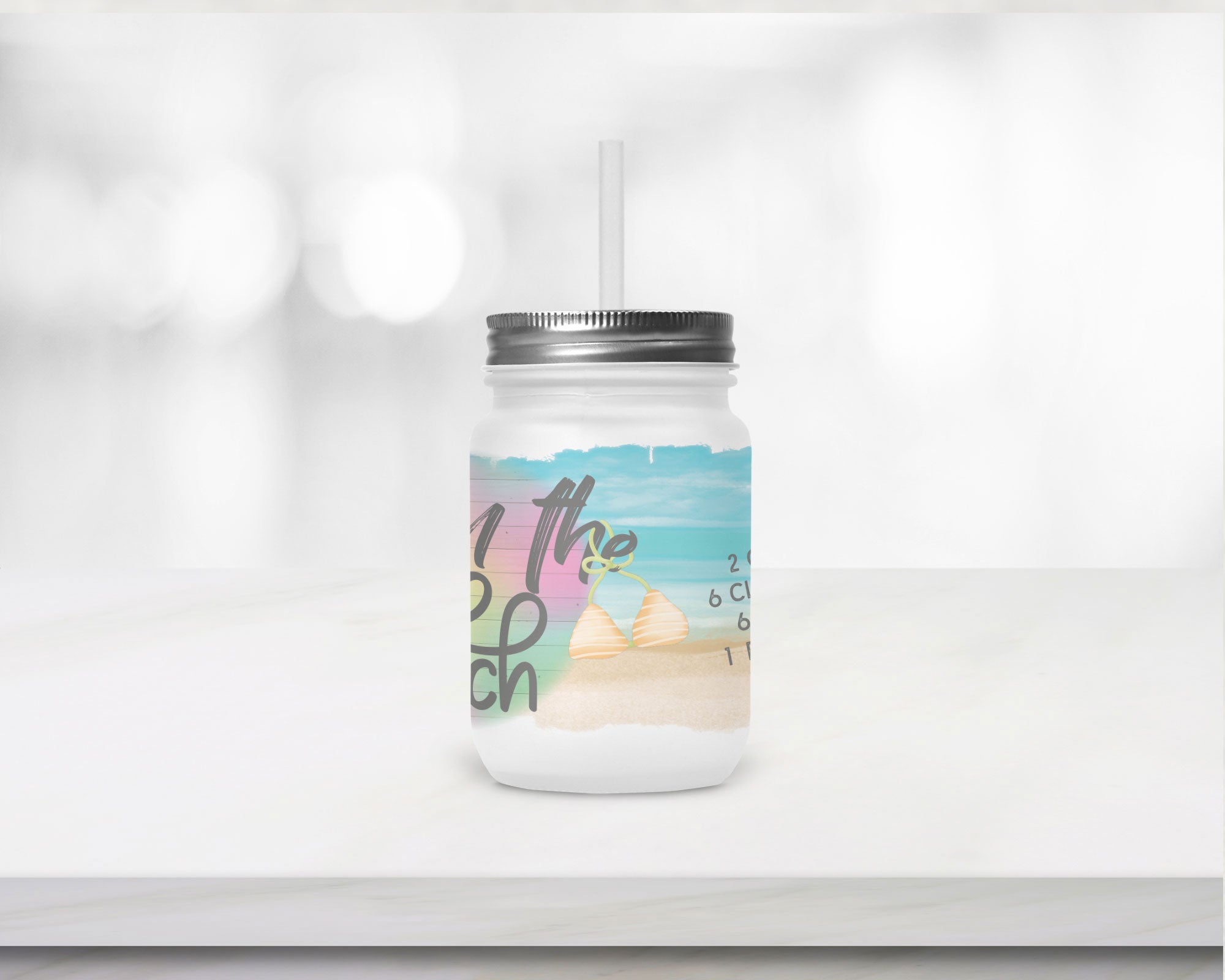 Henkelglas mit Deckel, Trinkhalm und Sex on the Beach-Rezept