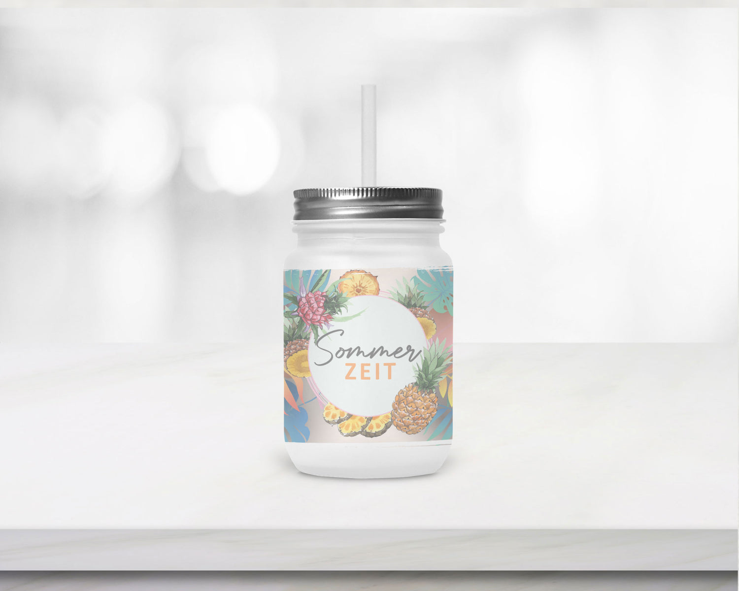 Henkelglas mit Deckel und Trinkhalm Sommerzeit