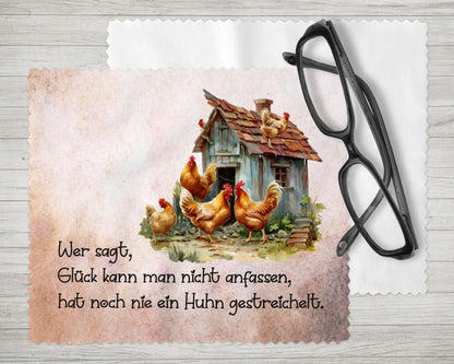 Brillenputztuch Wer sagt, Glück kann man nicht anfassen, hat noch nie ein Huhn gestreichelt.