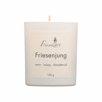 Duftkerze Friesenjung warm · holzig · charaktervoll
