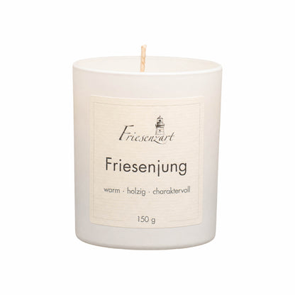 Duftkerze Friesenjung warm · holzig · charaktervoll