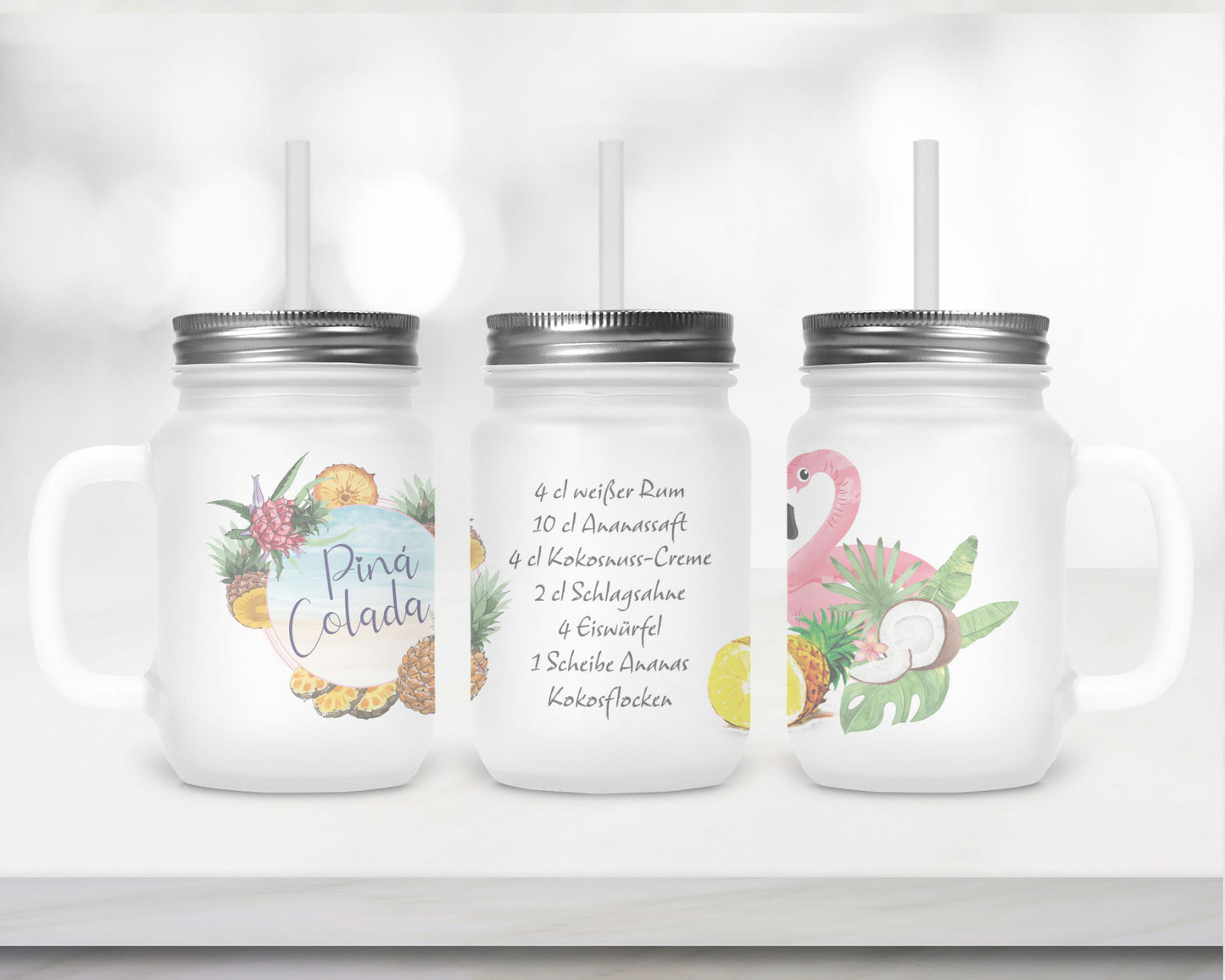 Henkelglas mit Deckel, Trinkhalm und Pina Colada-Rezept