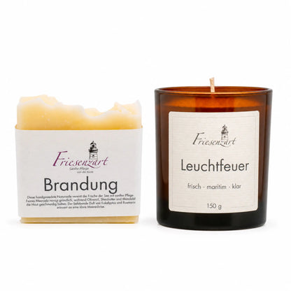 Küstenmoment – Friesenzart Duft- &amp; Pflegeset mit Naturseife Brandung und Duftkerze Leuchtfeuer