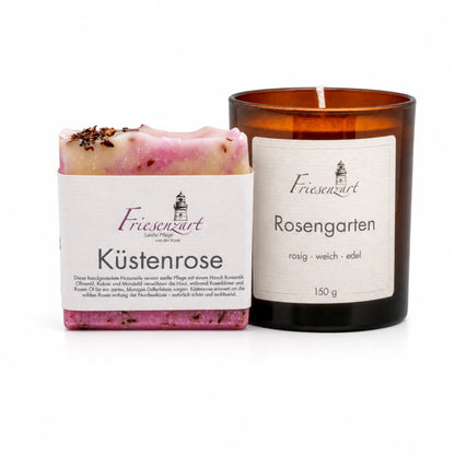 Rosenglück – Friesenzart Duft- &amp; Pflegeset mit Naturseife Küstenrose und Duftkerze Rosengarten