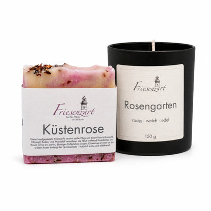 Rosenglück – Friesenzart Duft- &amp; Pflegeset mit Naturseife Küstenrose und Duftkerze Rosengarten