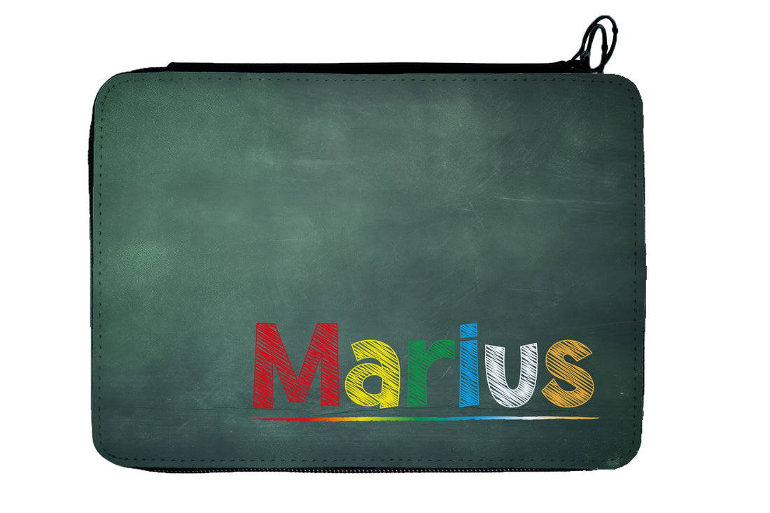 Personalisierbare, gefüllte Federmappe mit buntem "Endlich Schulkind"-Design