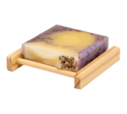 Seifengitter aus hellem Holz – natürlich &amp; luftig