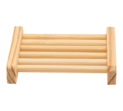 Seifengitter aus hellem Holz.