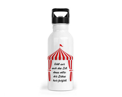 Trinkflasche mit Trinkhalm - Fehlt nur noch das Zelt, dann wäre der Zirkus hier perfekt.
